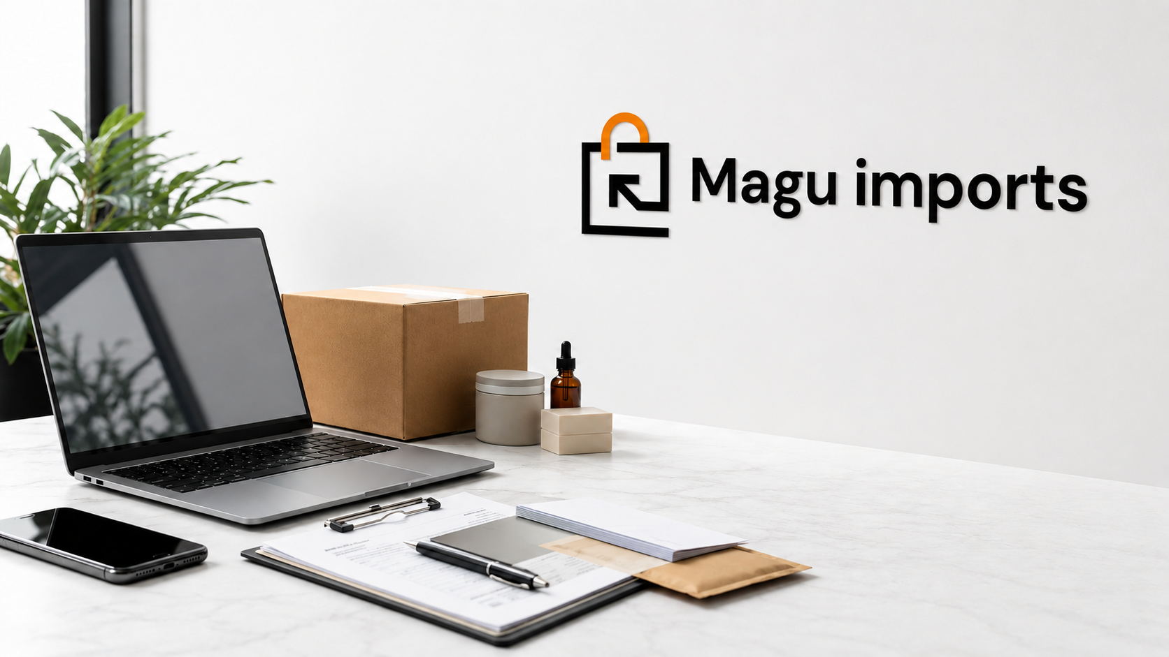 Escritorio con notebook, cajas, muestras y planilla — listo para cotizar una importación
